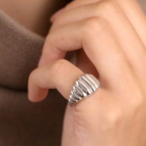 Charlotte Bold Signet Ring - Pinky ring size 3